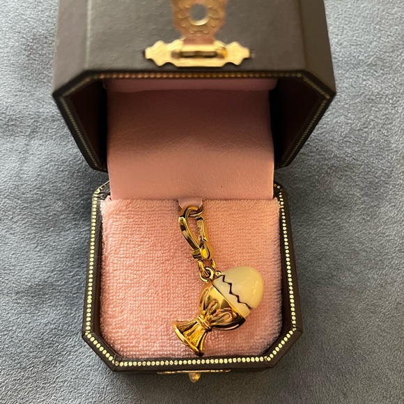 Vintage Juicy Couture cracked egg charm w/original box - Picture 5 of 7